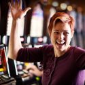 Membawa Uang Tunai di Mesin Slot Casino Online dan Menang